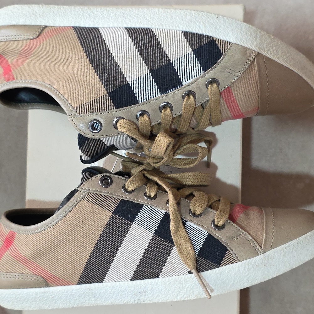 Burberry Beige and Red Sneakers - Picture 5 of 11